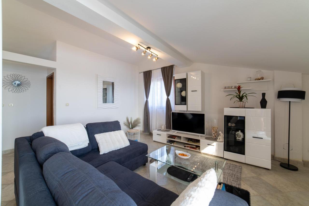 Mira Apartment